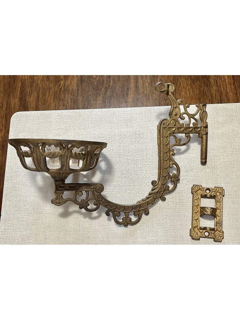 Antique/Vintage Victorian Style Ornate Swinging Wall Bracket Oil Lamp Holder